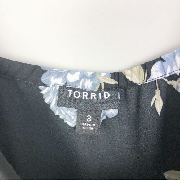 TORRID | Cold Shoulder Black & Blue Floral Georgette Top Women’s Size 3 (3X) - Picture 9 of 12
